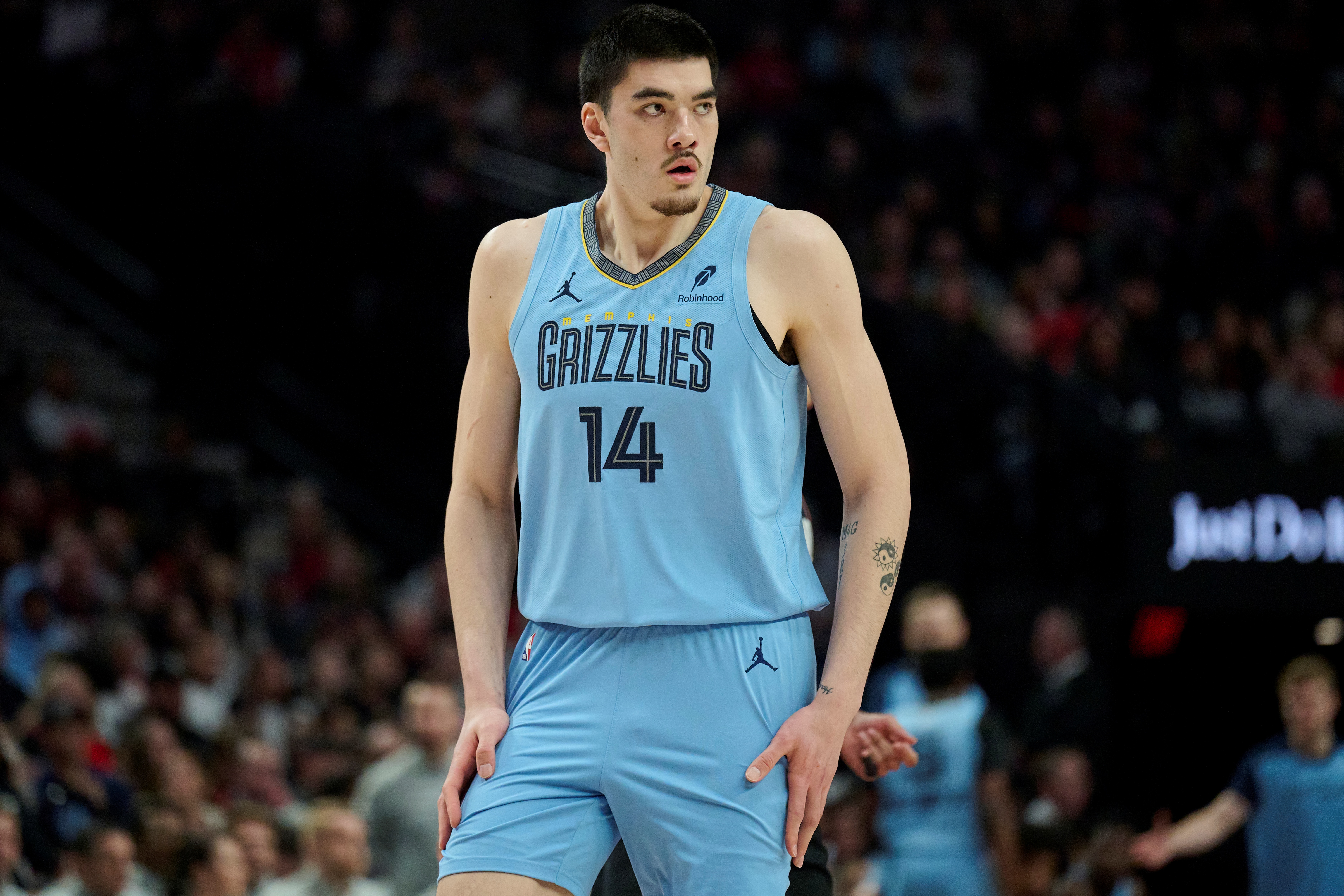 pp电子-美媒分析杨瀚森防守脚步：扎克-埃迪速率存类似问题 但杨技术更具优势