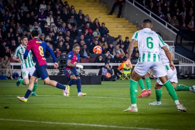 1743895616253028889.jpg pp电子-【西甲】加维闪击,巴萨1-1贝蒂斯,领先皇马4分