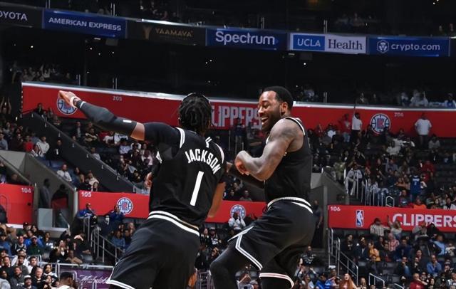 pp电子-完全体快艇渐入佳境！12人轮换 小卡不着急发力