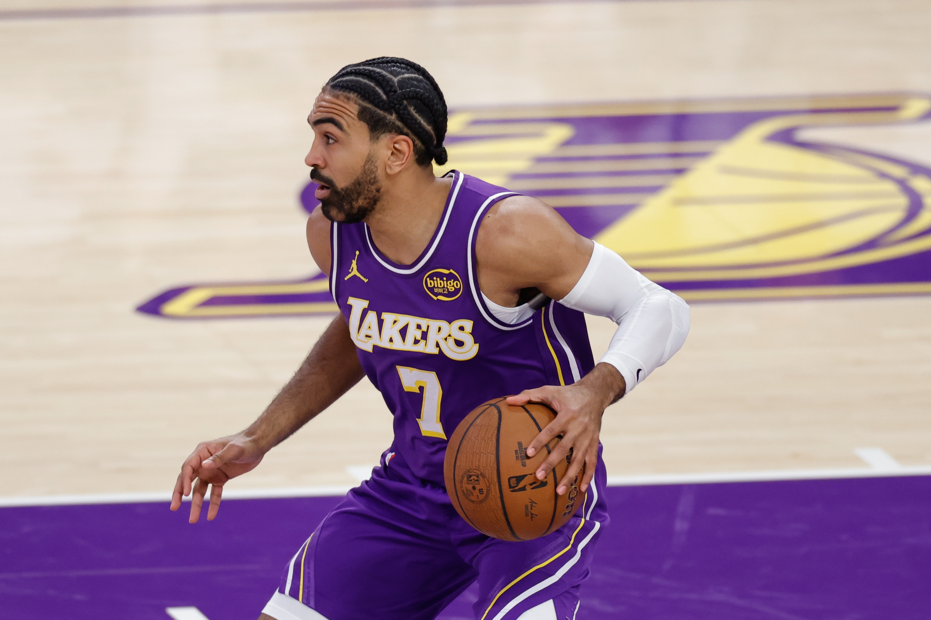 前有纳恩后有文森特！阿里纳斯：湖人总被诱骗去交易来些垃圾