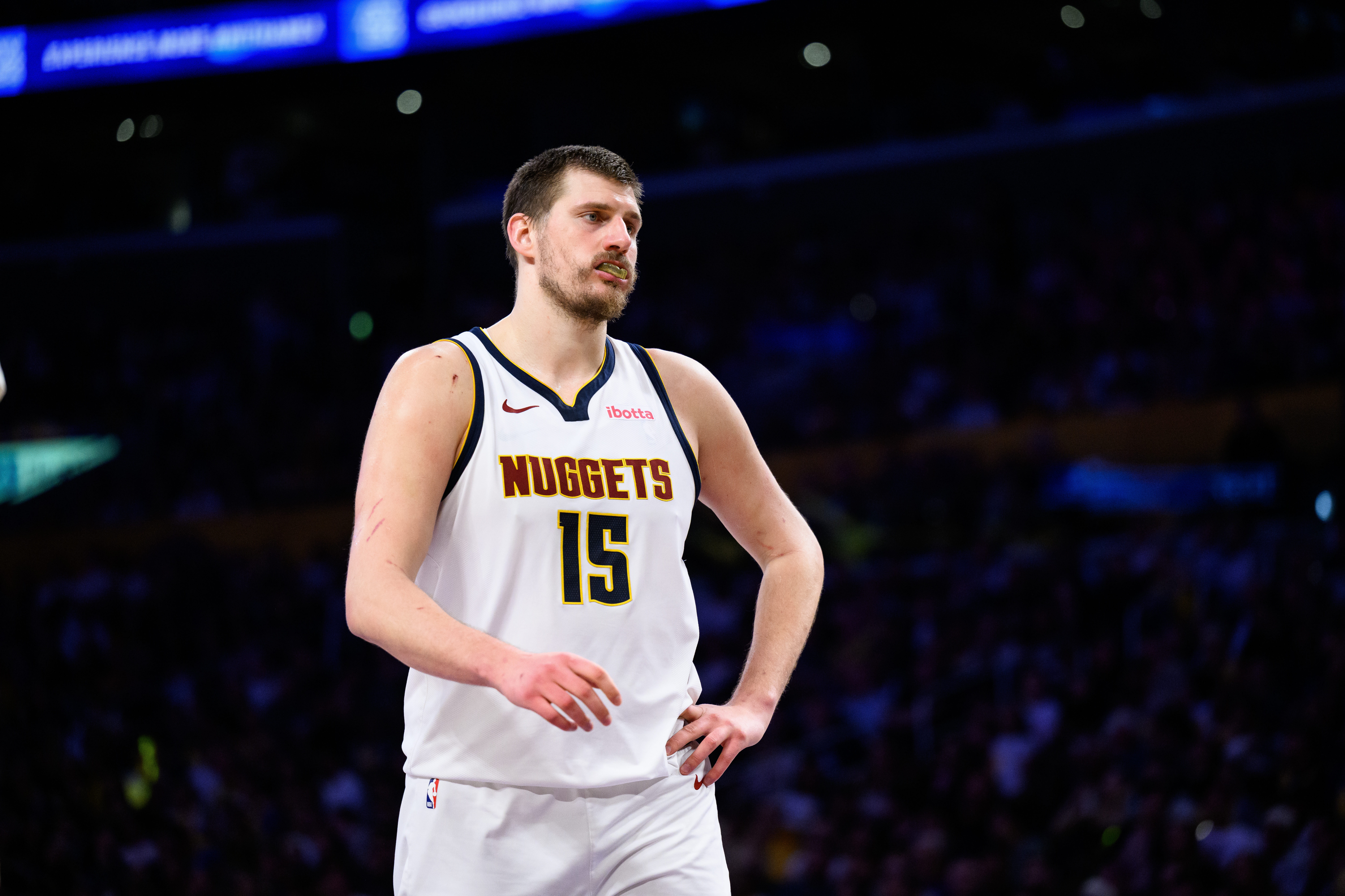 pp电子-创造历史！约基奇本赛季场均篮板助攻皆排联盟第一 NBA历史首人