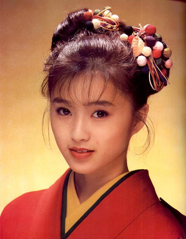 pp电子-堕落的“清纯女星”酒井法子，这张腿间蝴蝶背后，隐藏着的故事