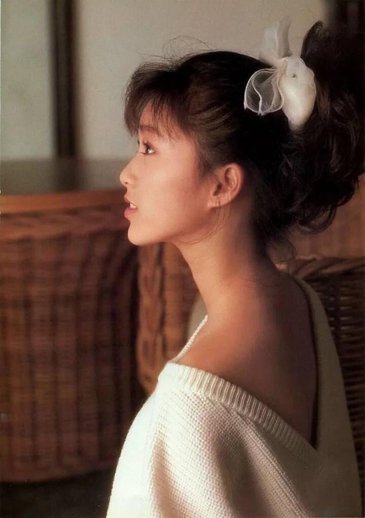 pp电子-堕落的“清纯女星”酒井法子，这张腿间蝴蝶背后，隐藏着的故事