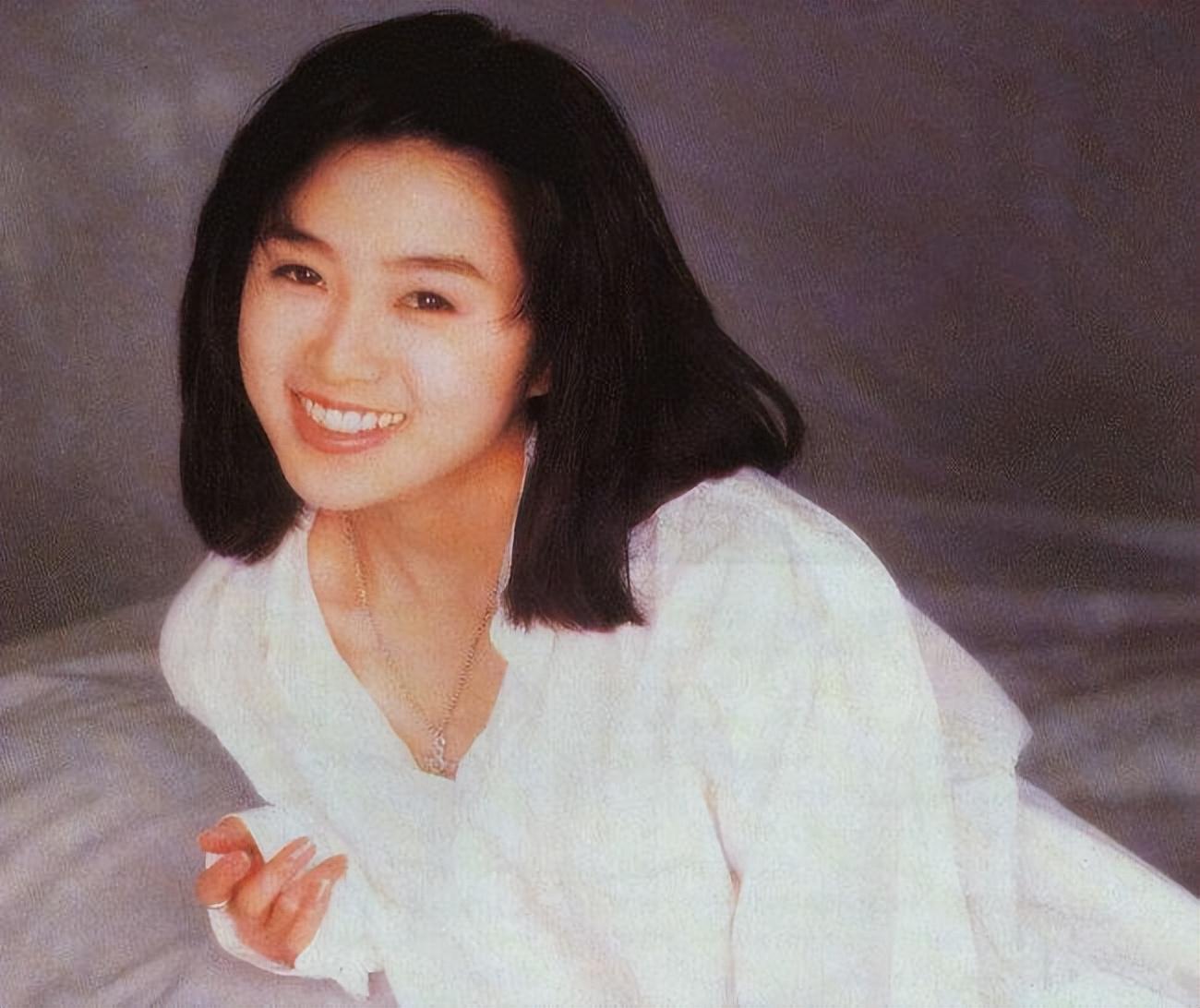pp电子-堕落的“清纯女星”酒井法子，这张腿间蝴蝶背后，隐藏着的故事